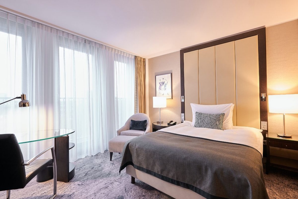 Einblick in das Schlafzimmer eines Superior Hotelzimmers in Düsseldorf