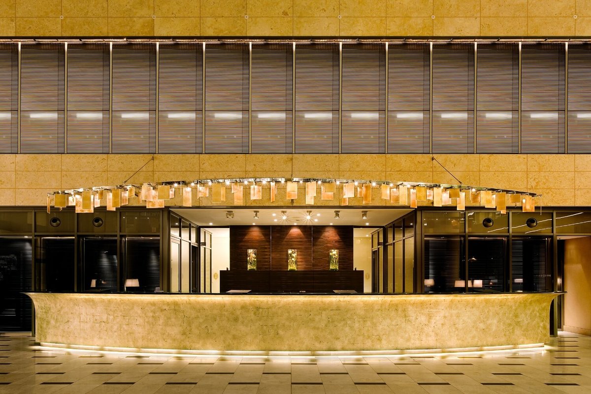 Photo of the impressive entrance area of the hotel Dusseldorf Konigsallee