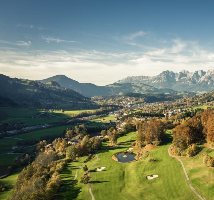Landschaftsaufnahme eines Golfplatz des Golfhotels in Tirol
