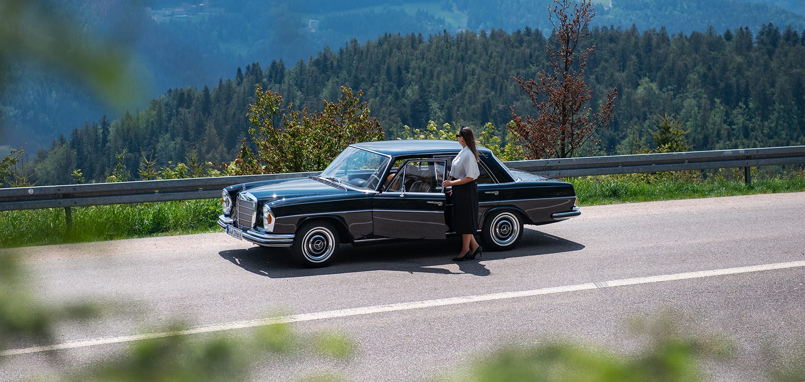 Oldtimer on the wide road in the northern Black Forest