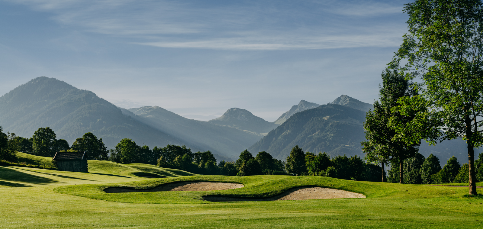 Golfplatz vor den Kitzbüheler Alpen