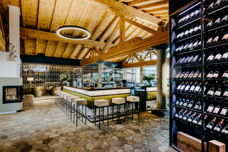 Gemütliche Weinbar im Grand Tirolia - Ihr Top-Restaurant in Kitzbühel
