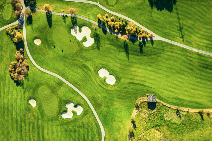 Sicht auf den Golfplatz von oben